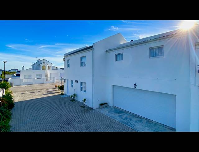 5 BEDROOM HOUSE FOR SALE IN DWARSKERSBOS